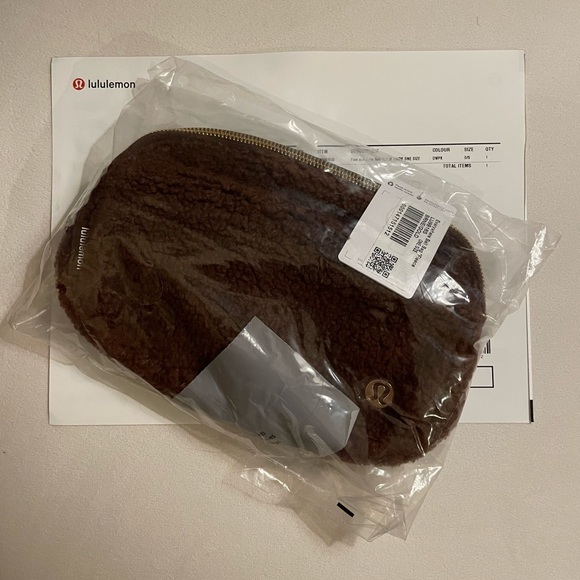 NWT Lululemon Fleece Everywhere Belt Bag 1L Brown With Gold Hardware - Picture 3 of 12